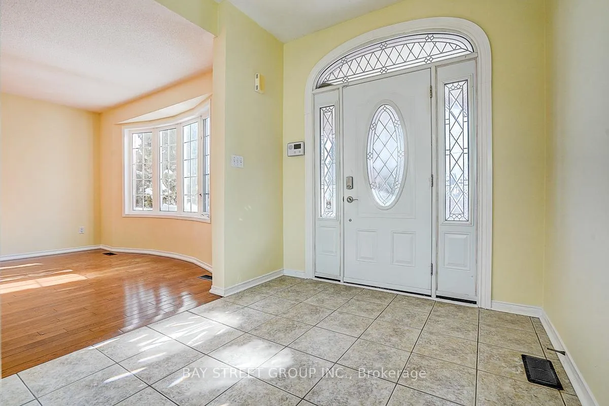 Photo 3 of 1021 Trail Valley Drive, Oshawa, Pinecrest — HOMEH