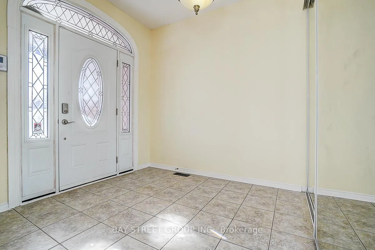 Photo 4 of 1021 Trail Valley Drive, Oshawa, Pinecrest — HOMEH