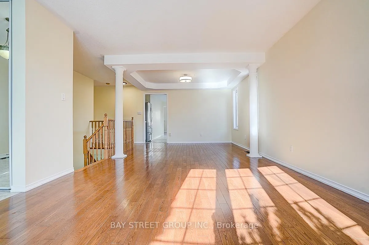 Photo 7 of 1021 Trail Valley Drive, Oshawa, Pinecrest — HOMEH