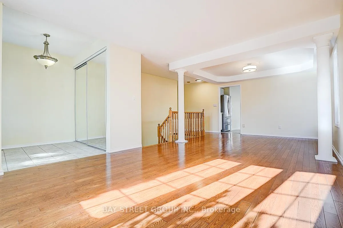 Photo 8 of 1021 Trail Valley Drive, Oshawa, Pinecrest — HOMEH