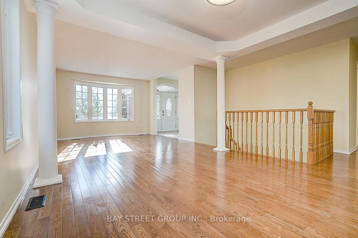 Photo 9 of 1021 Trail Valley Drive, Oshawa, Pinecrest — HOMEH