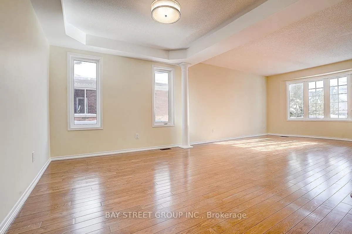 Photo 10 of 1021 Trail Valley Drive, Oshawa, Pinecrest — HOMEH