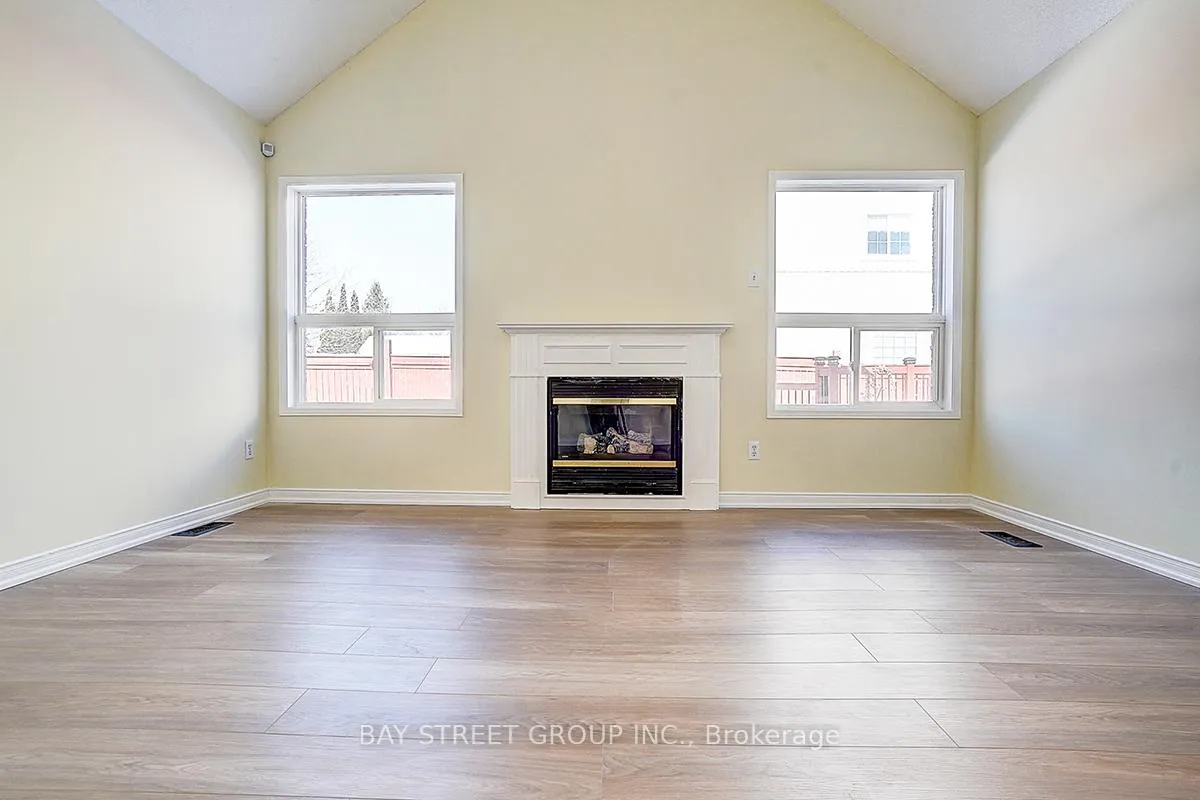 Photo 11 of 1021 Trail Valley Drive, Oshawa, Pinecrest — HOMEH