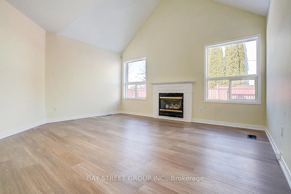Photo 12 of 1021 Trail Valley Drive, Oshawa, Pinecrest — HOMEH