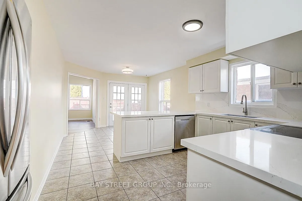 Photo 14 of 1021 Trail Valley Drive, Oshawa, Pinecrest — HOMEH