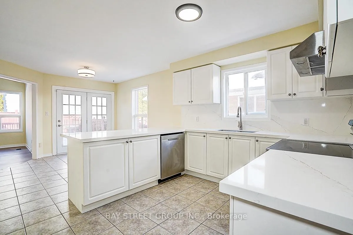 Photo 15 of 1021 Trail Valley Drive, Oshawa, Pinecrest — HOMEH