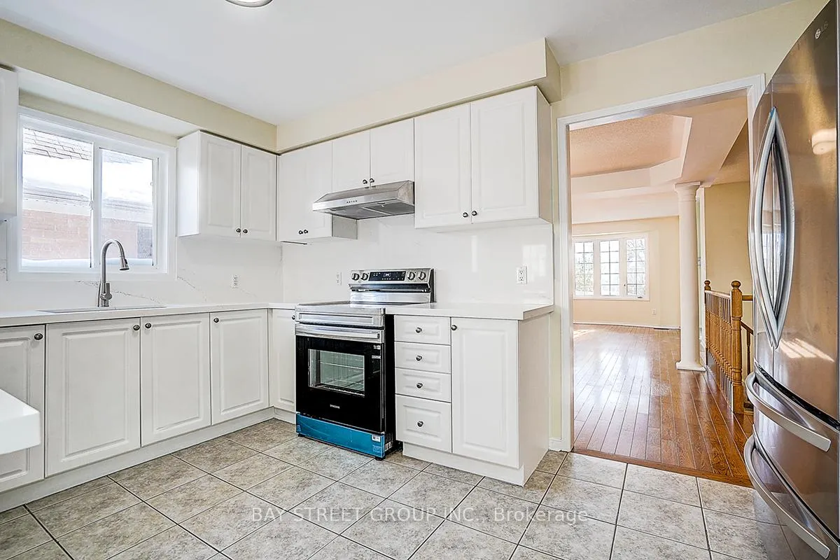 Photo 18 of 1021 Trail Valley Drive, Oshawa, Pinecrest — HOMEH