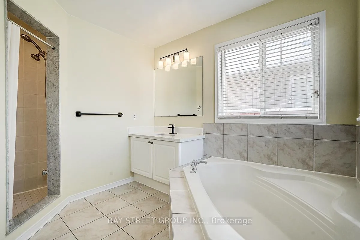 Photo 24 of 1021 Trail Valley Drive, Oshawa, Pinecrest — HOMEH