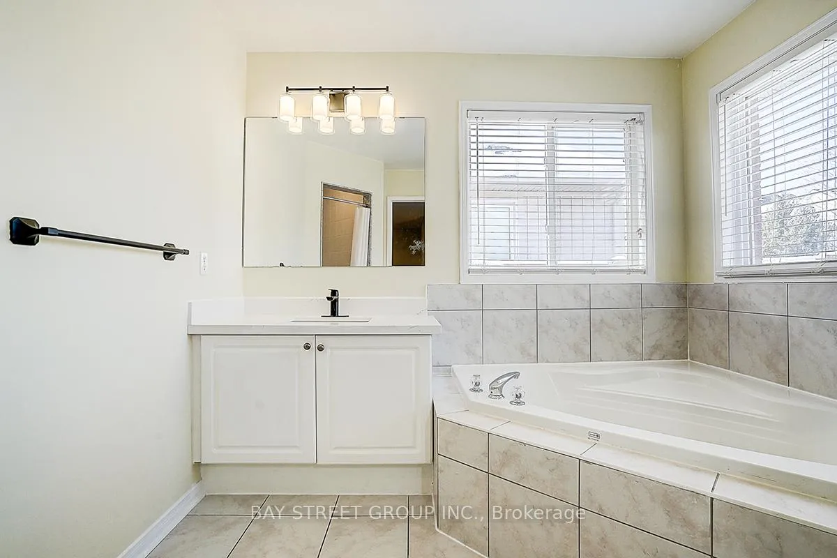 Photo 25 of 1021 Trail Valley Drive, Oshawa, Pinecrest — HOMEH