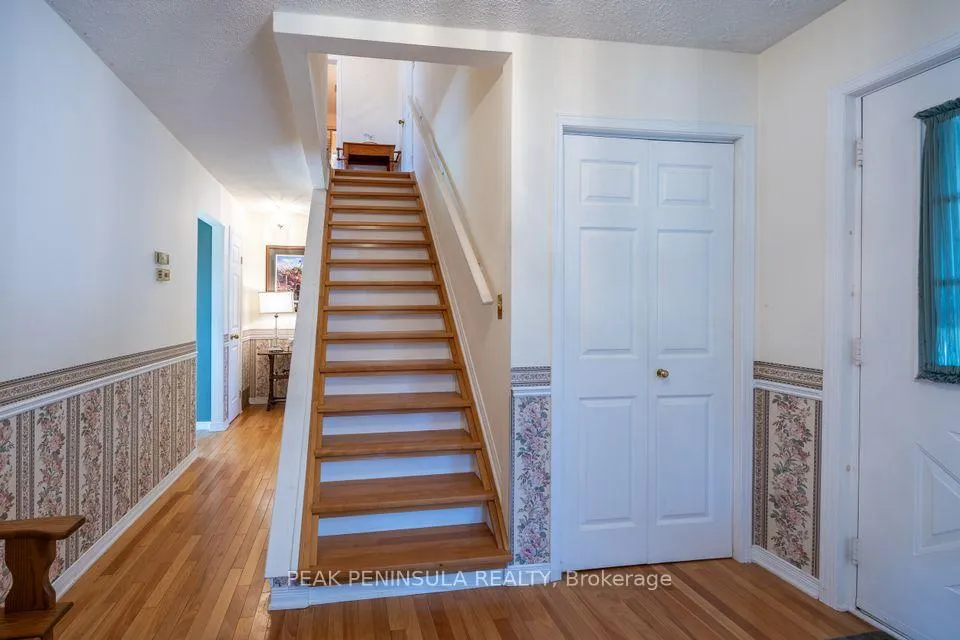 Photo 3 of 23 Backus Drive, Norfolk, Port Rowan — HOMEH