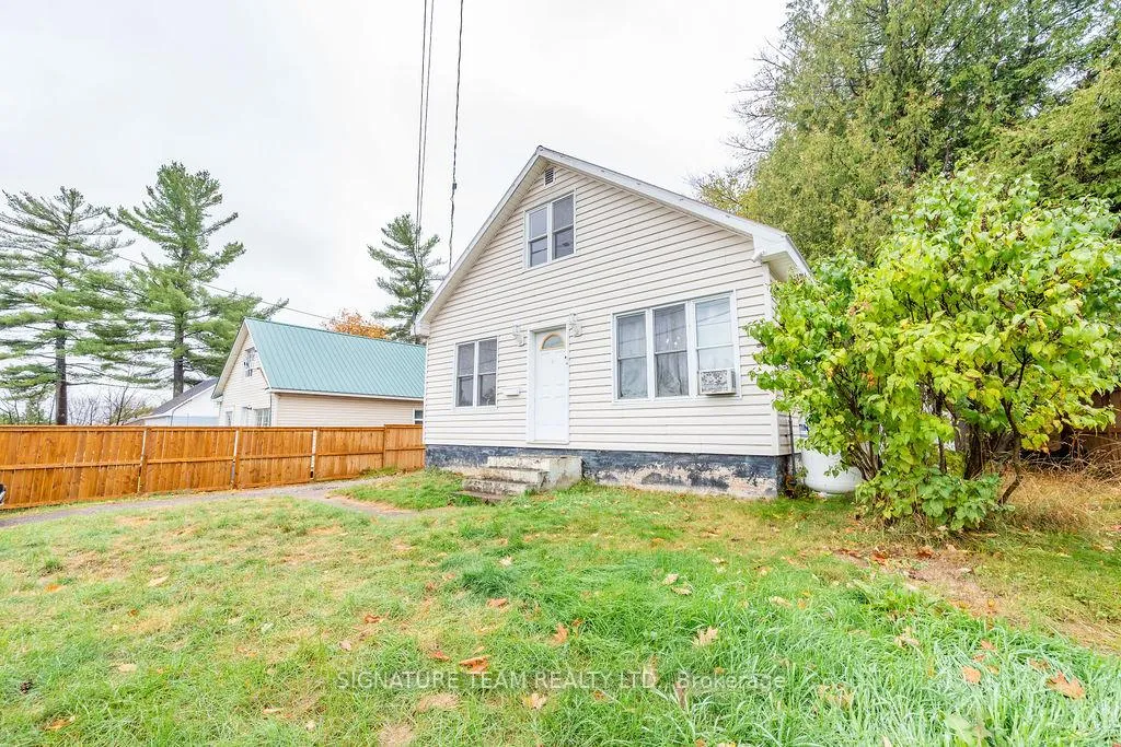Photo 2 of 8613 60 Highway, North Algona Wilberforce, North Algona/Wilberforce Twp — HOMEH