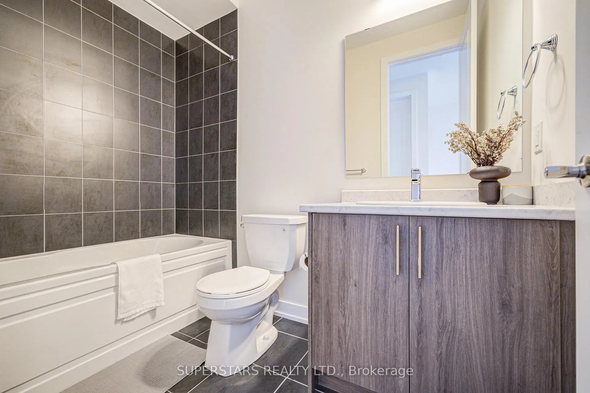 Photo 21 of 100 Stauffer Crescent, Markham, Cornell — HOMEH