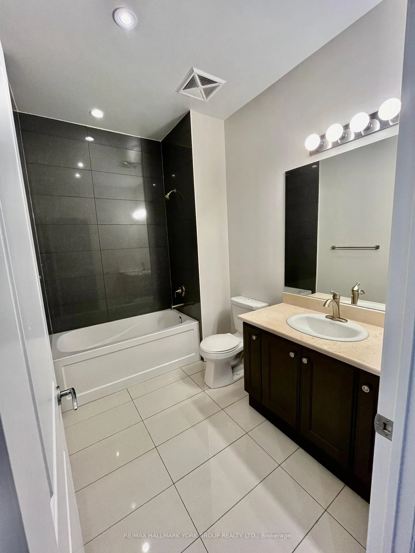 Photo 10 of Unit 509, 111 Civic Square Gate, Aurora, Bayview Wellington — HOMEH