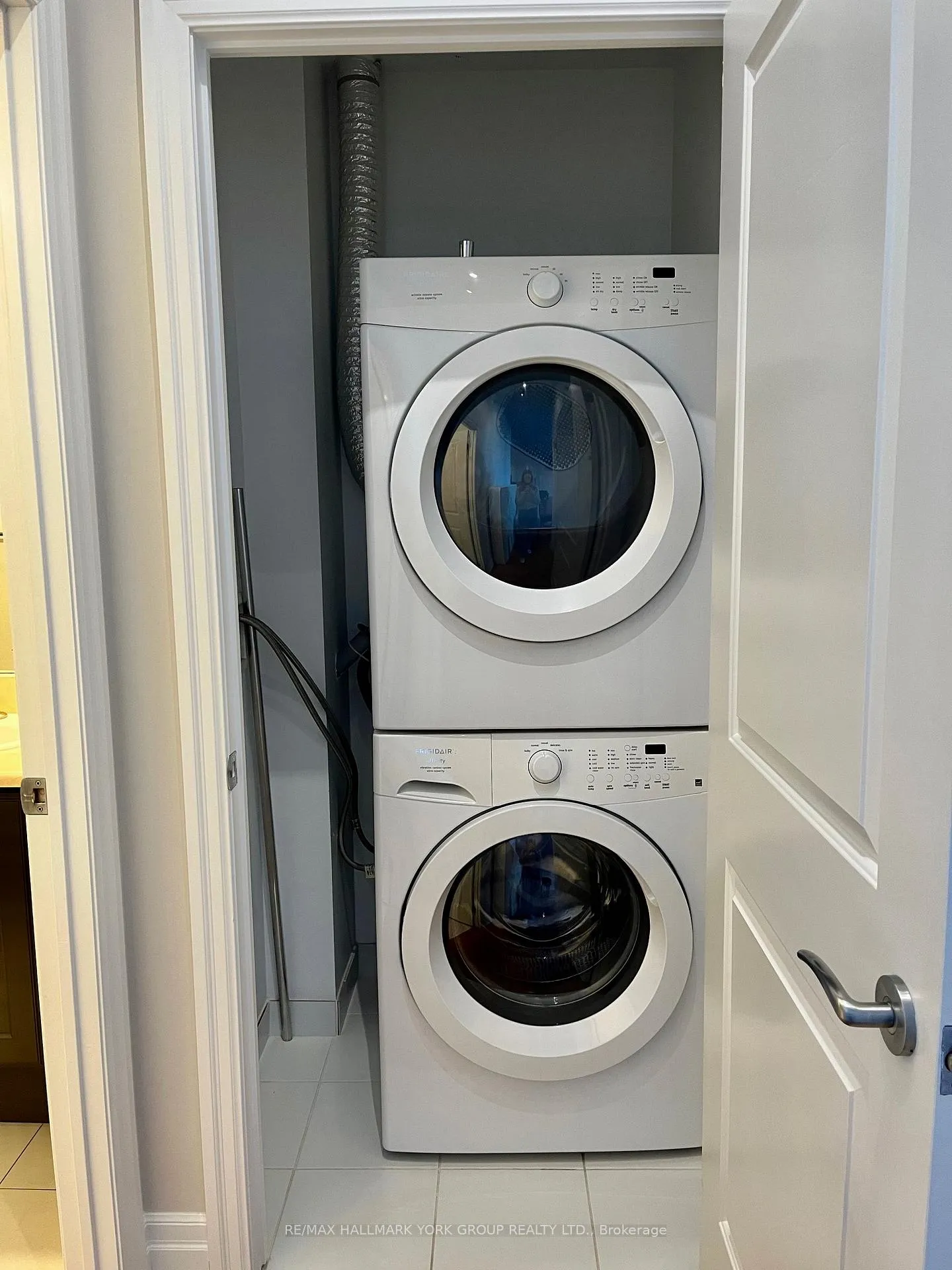 Photo 11 of Unit 509, 111 Civic Square Gate, Aurora, Bayview Wellington — HOMEH