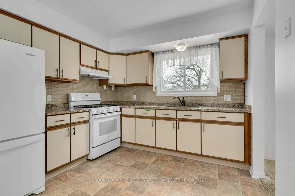 Photo 11 of 35 Mortensen Drive, Loyalist, Amherstview — HOMEH