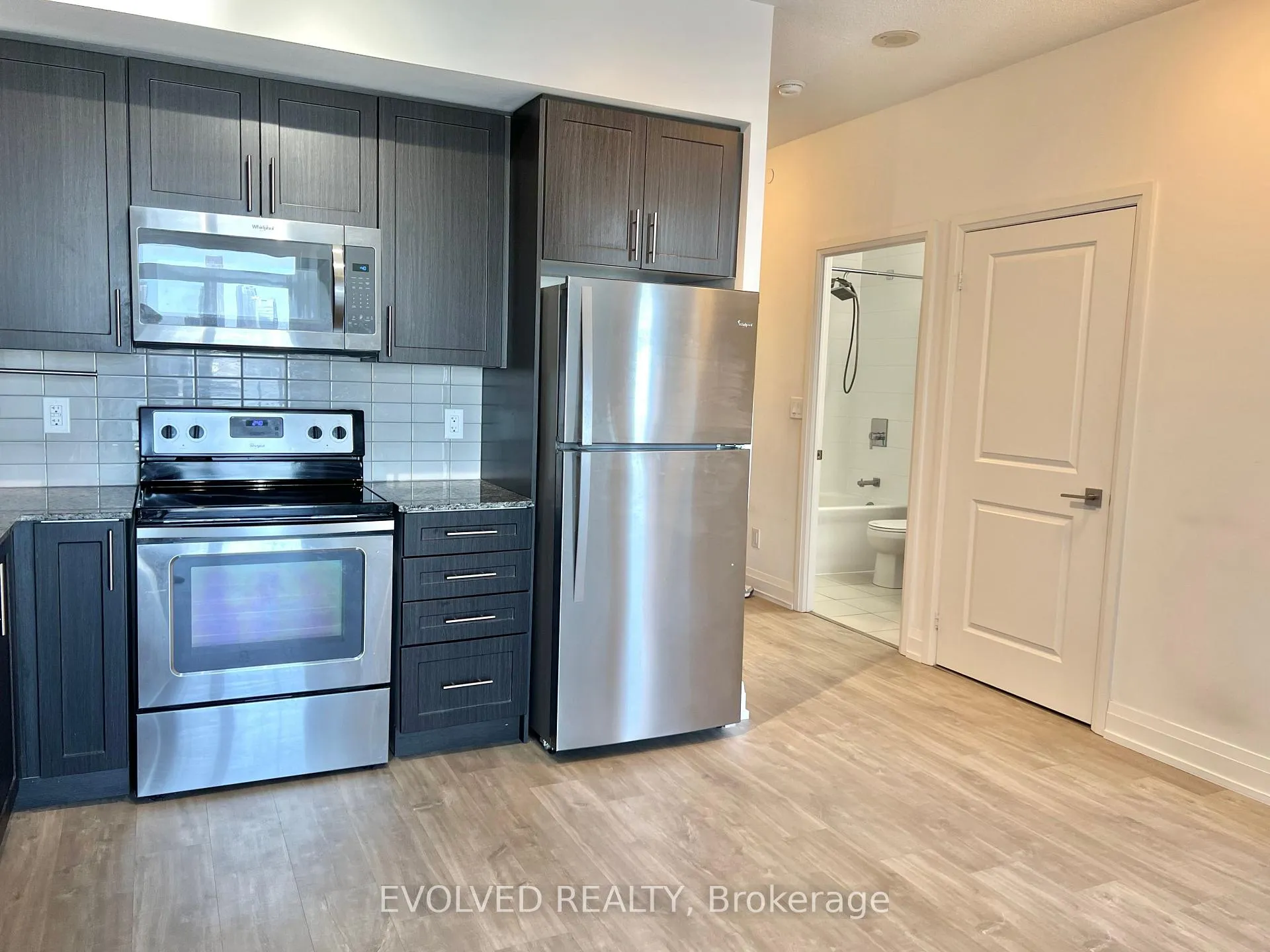 Photo 9 of Unit 417, 3600 Highway 7 Road, Vaughan, East Woodbridge — HOMEH