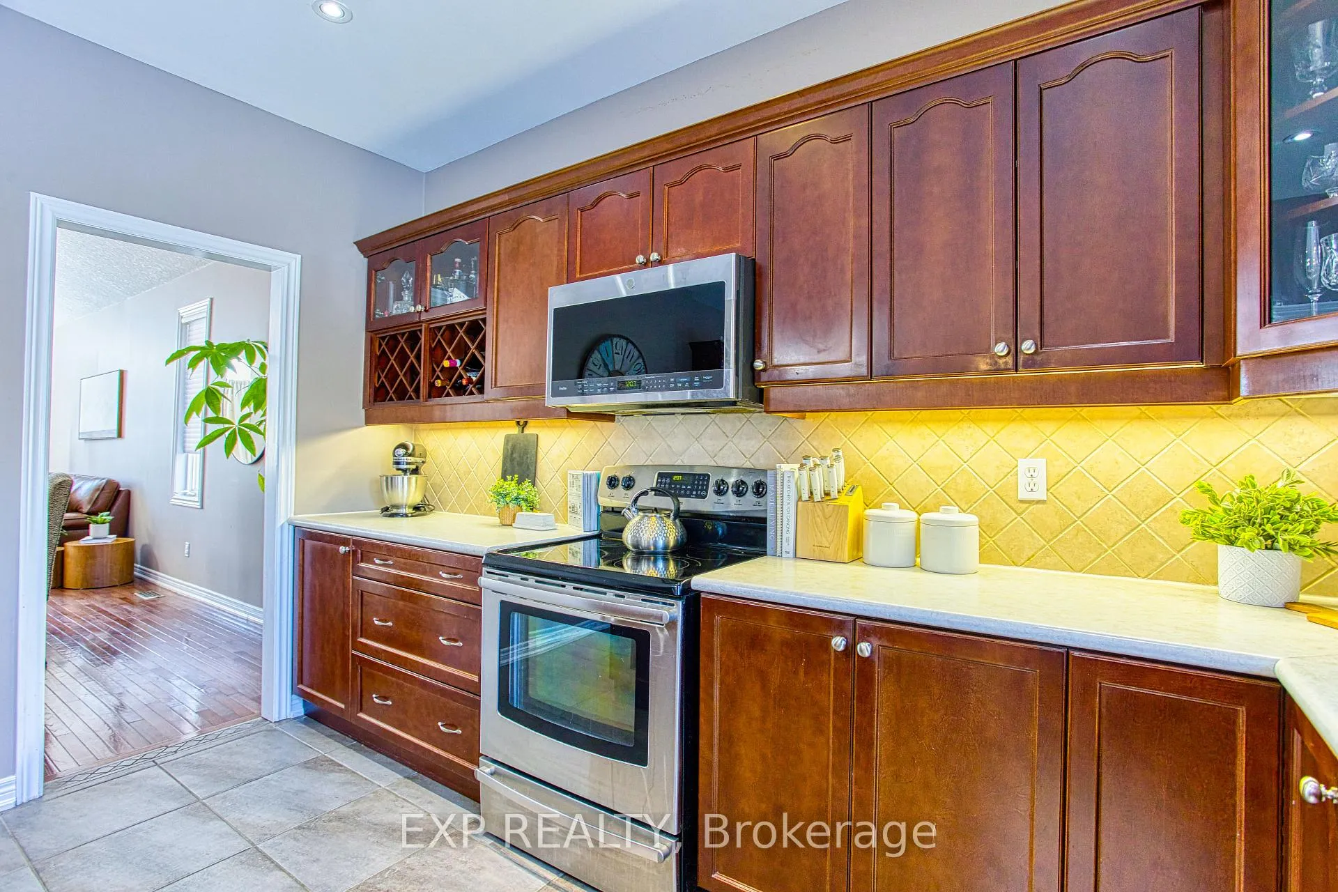 Photo 16 of 52 Biggs Avenue, Hamilton, Meadowlands — HOMEH