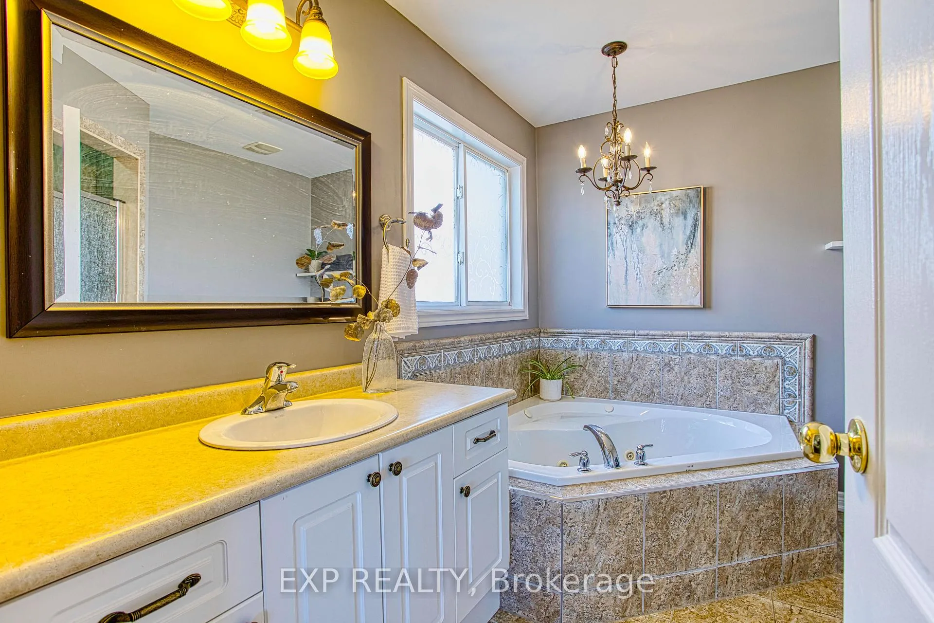 Photo 31 of 52 Biggs Avenue, Hamilton, Meadowlands — HOMEH