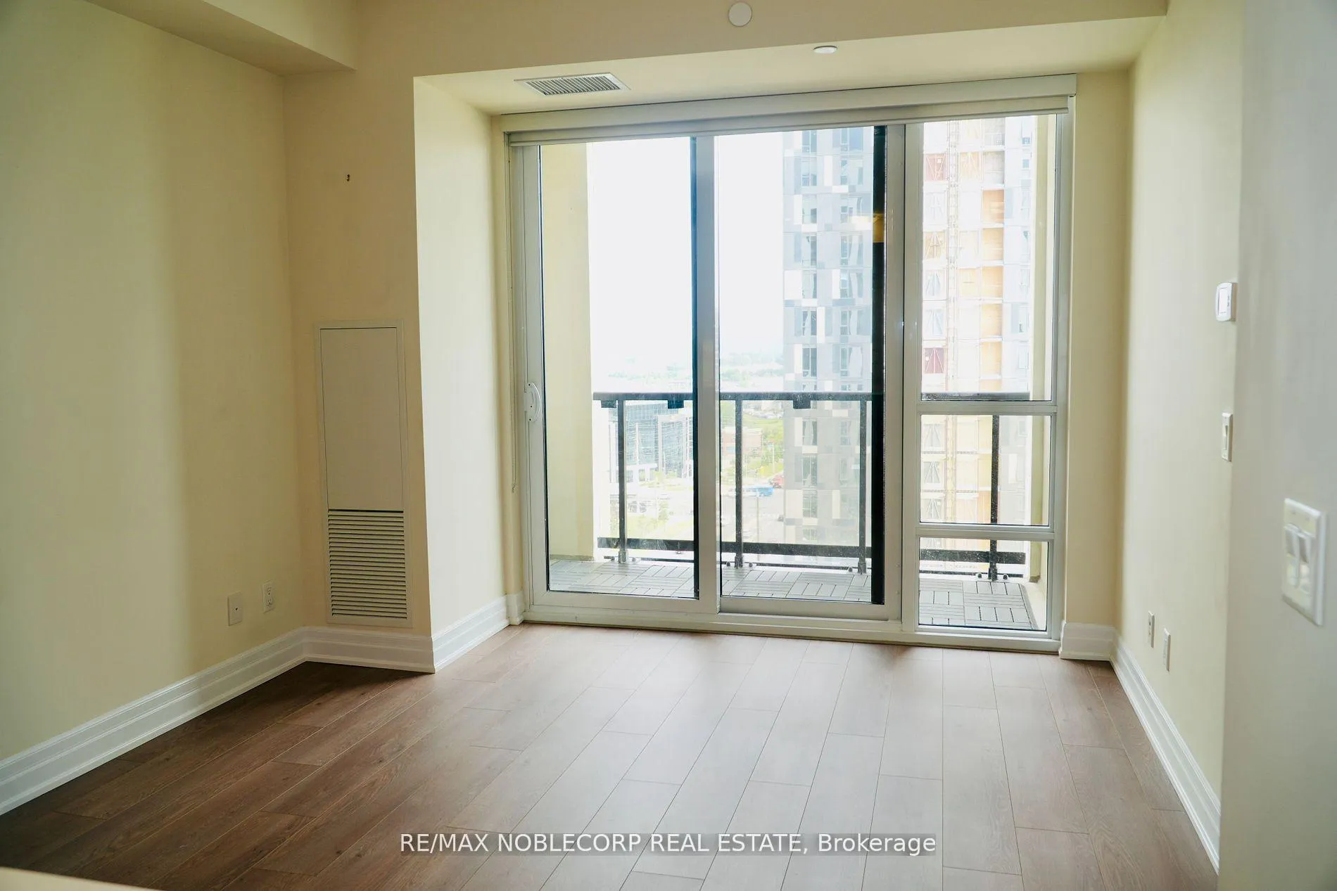 Photo 10 of Unit 1511, 9085 Jane Street, Vaughan, Concord — HOMEH