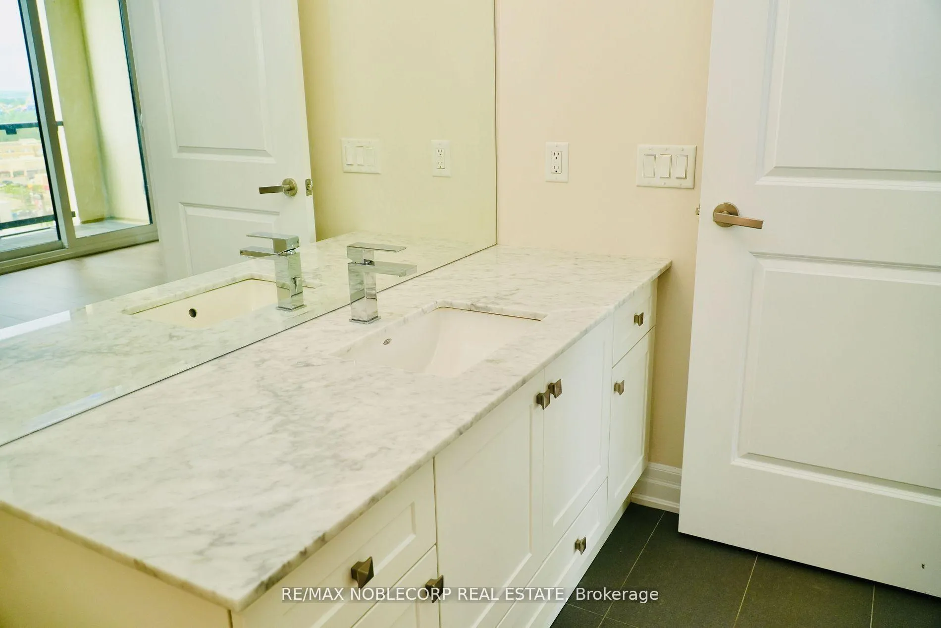 Photo 16 of Unit 1511, 9085 Jane Street, Vaughan, Concord — HOMEH