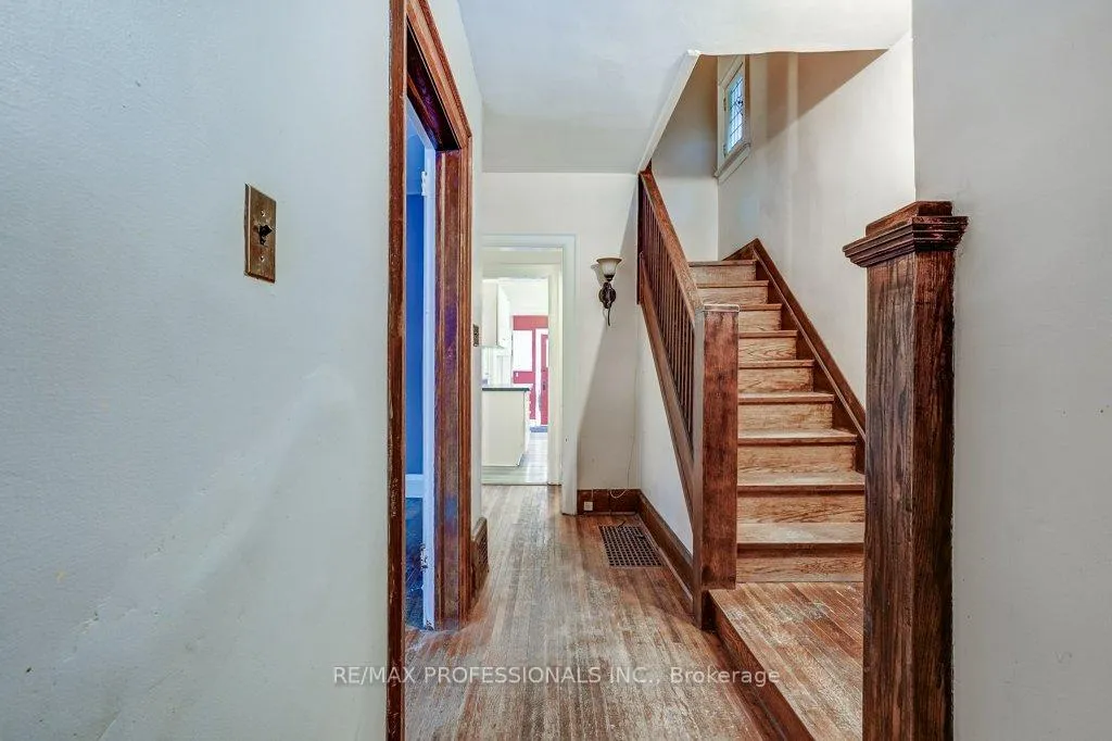 Photo 10 of 140 Hillsdale Avenue E, Toronto, Mount Pleasant East — HOMEH