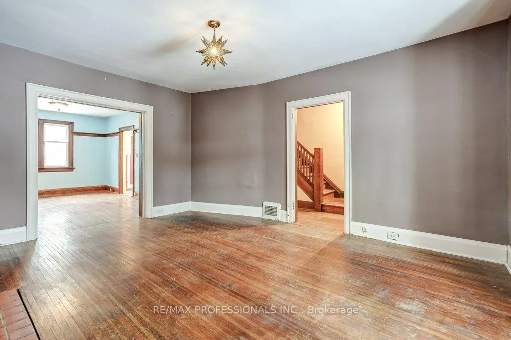 Photo 12 of 140 Hillsdale Avenue E, Toronto, Mount Pleasant East — HOMEH