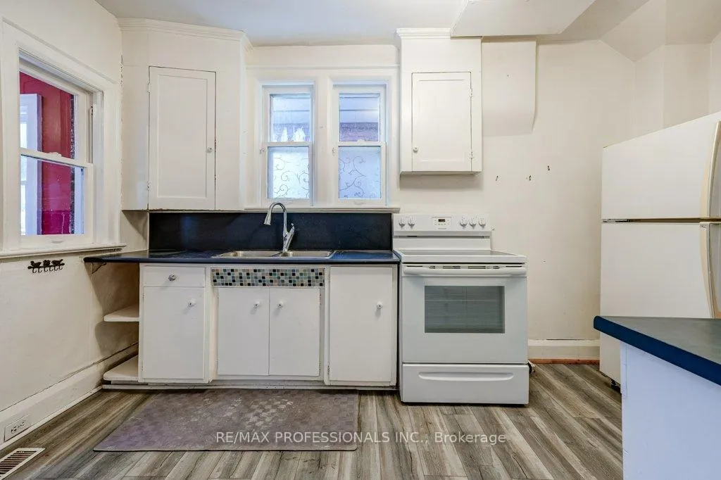 Photo 17 of 140 Hillsdale Avenue E, Toronto, Mount Pleasant East — HOMEH