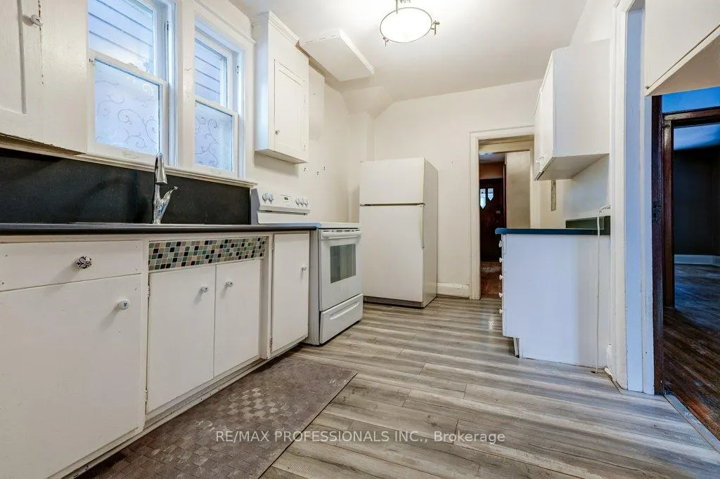 Photo 18 of 140 Hillsdale Avenue E, Toronto, Mount Pleasant East — HOMEH