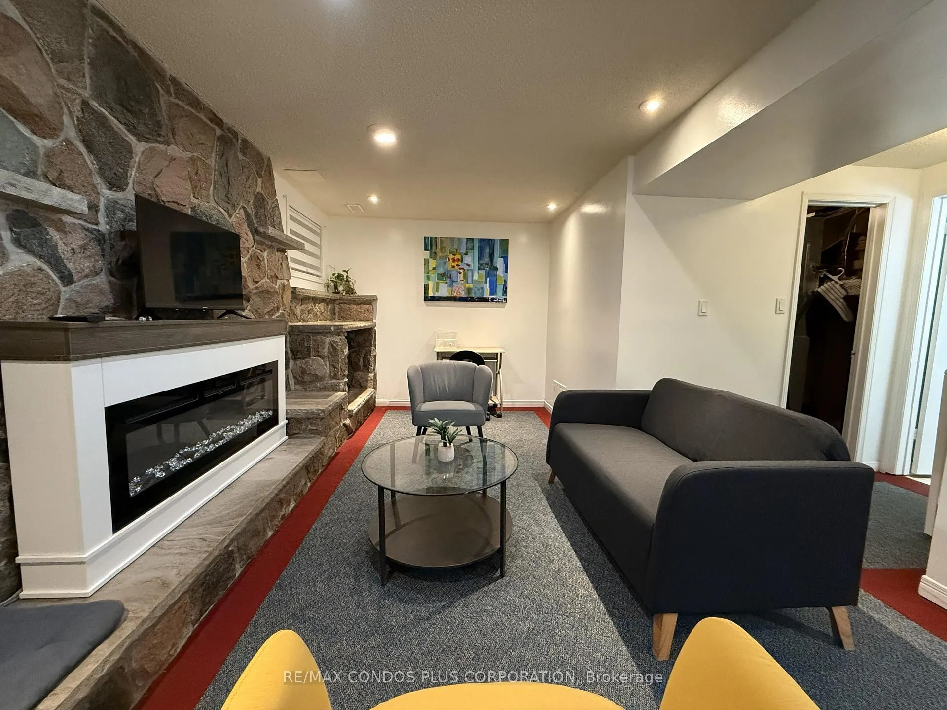 Photo 2 of 7 Mckelvey Drive, Markham, Aileen-Willowbrook — HOMEH