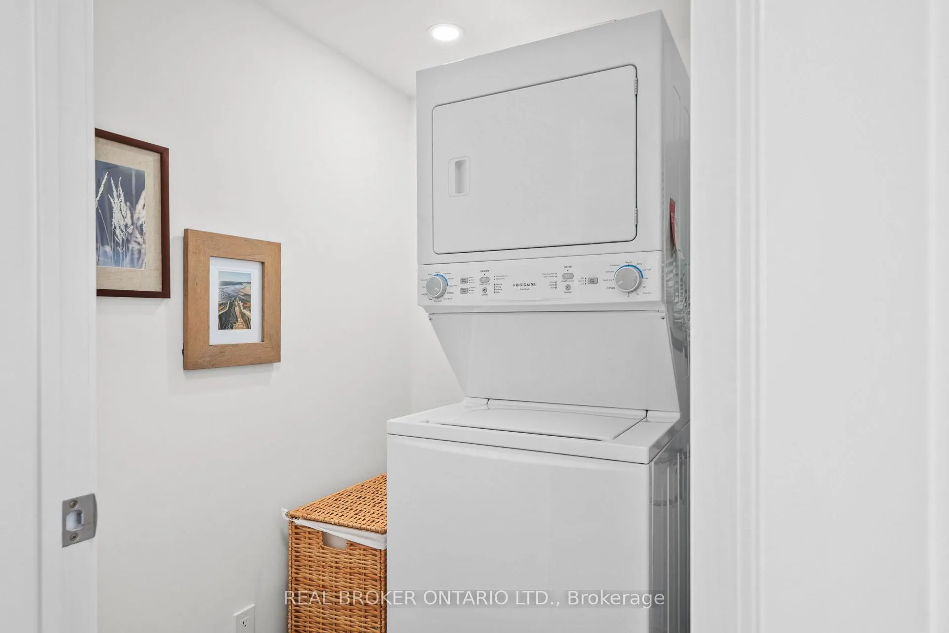 Photo 6 of Unit 703, 100 Manett Crescent, Brampton, Brampton West — HOMEH