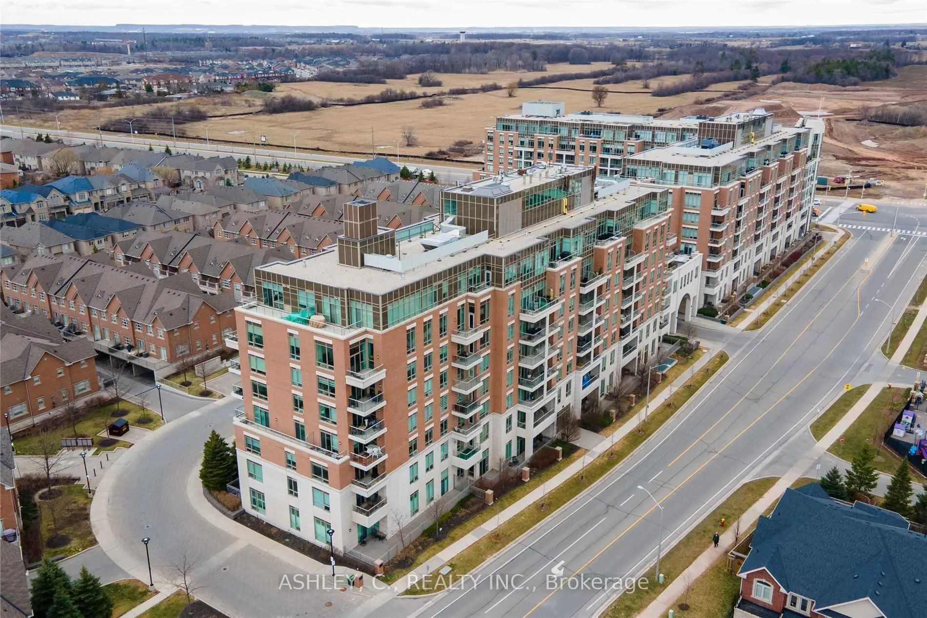 Photo 2 of 2480 Prince Michael Drive, Oakville, Joshua Creek — HOMEH