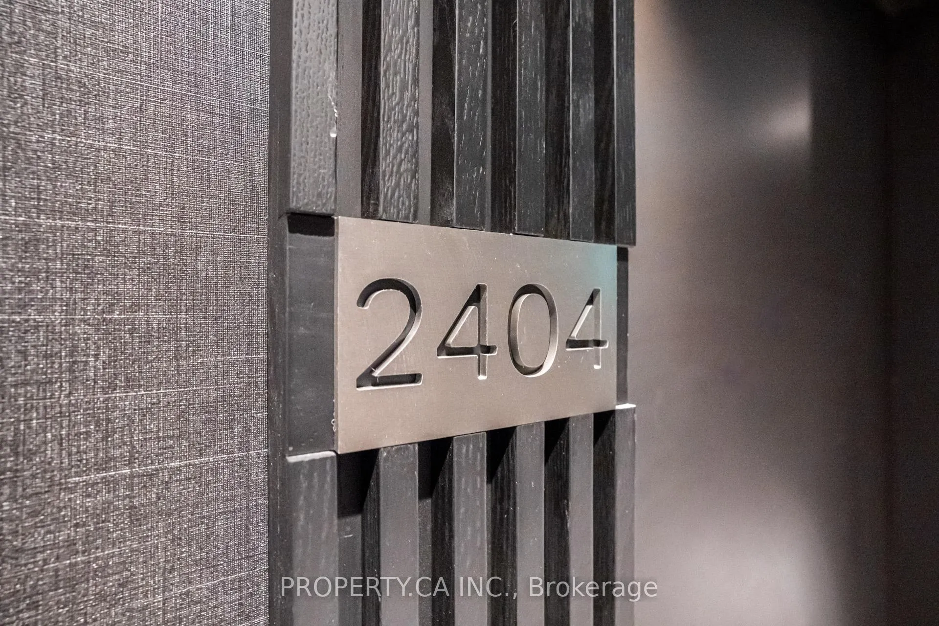 Photo 3 of Unit 2404S, 110 Broadway Avenue, Toronto, Mount Pleasant West — HOMEH