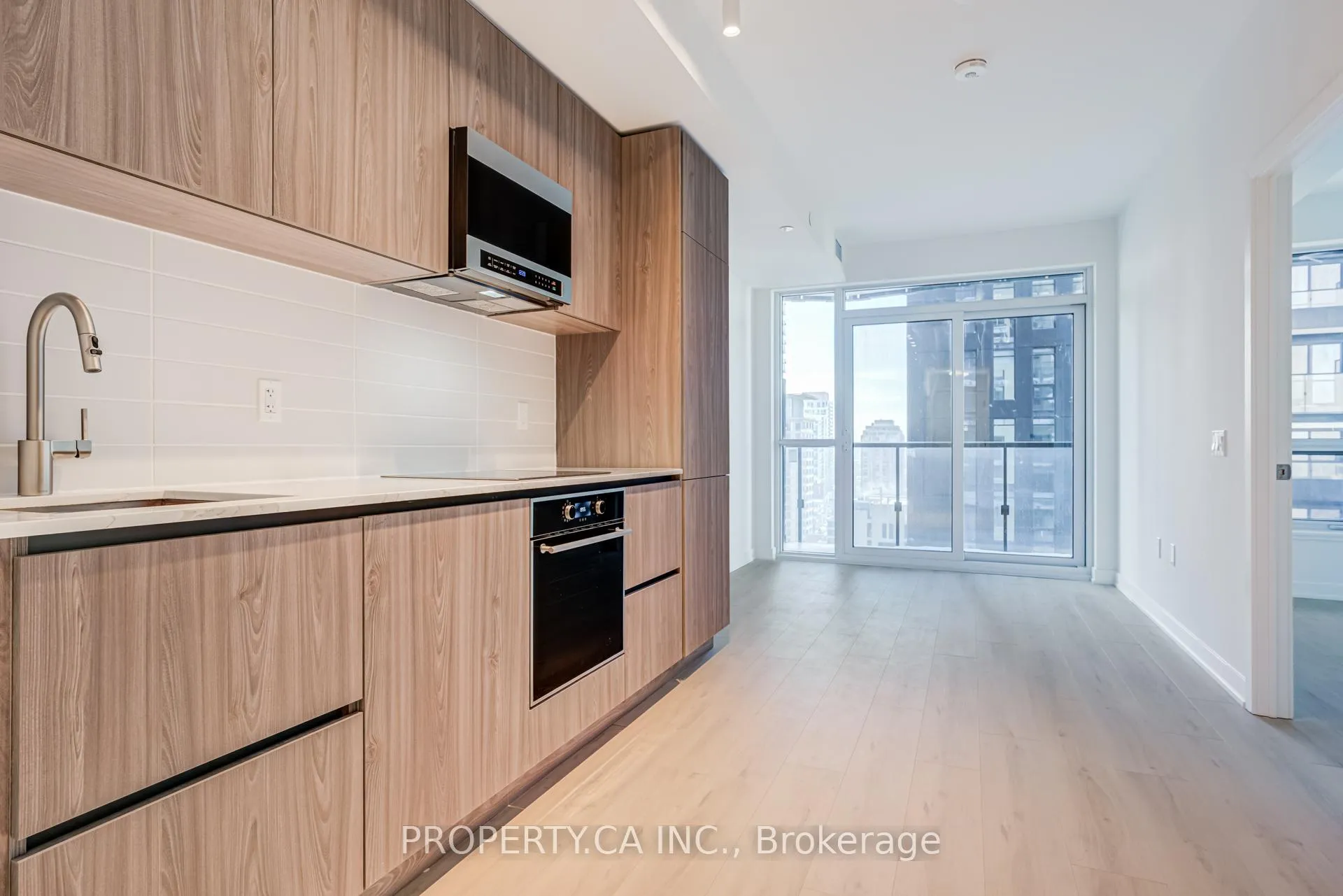 Photo 6 of Unit 2404S, 110 Broadway Avenue, Toronto, Mount Pleasant West — HOMEH