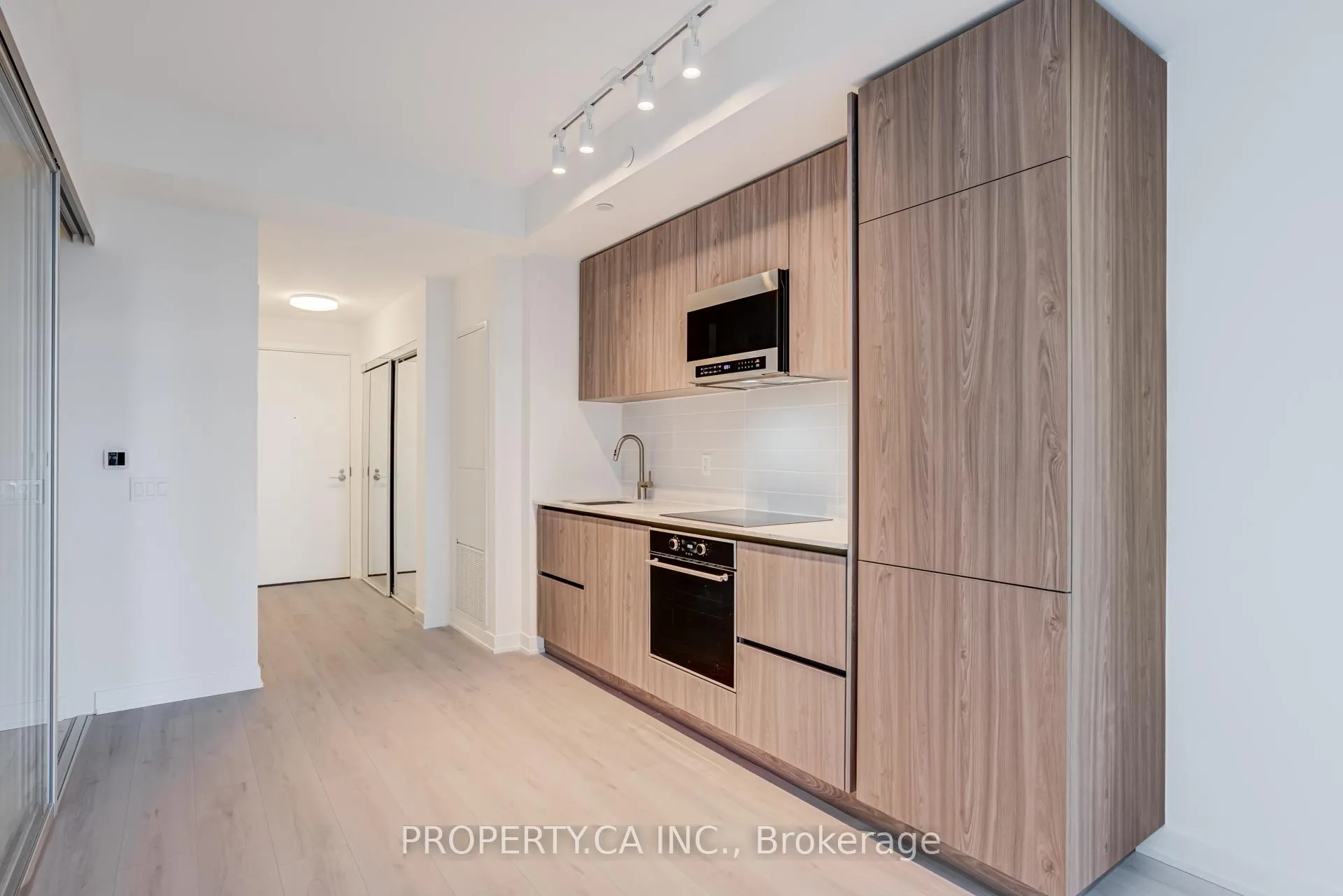 Photo 8 of Unit 2404S, 110 Broadway Avenue, Toronto, Mount Pleasant West — HOMEH