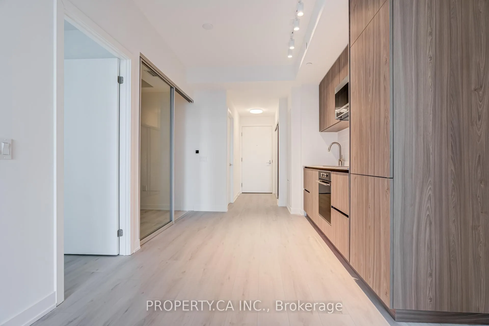 Photo 9 of Unit 2404S, 110 Broadway Avenue, Toronto, Mount Pleasant West — HOMEH