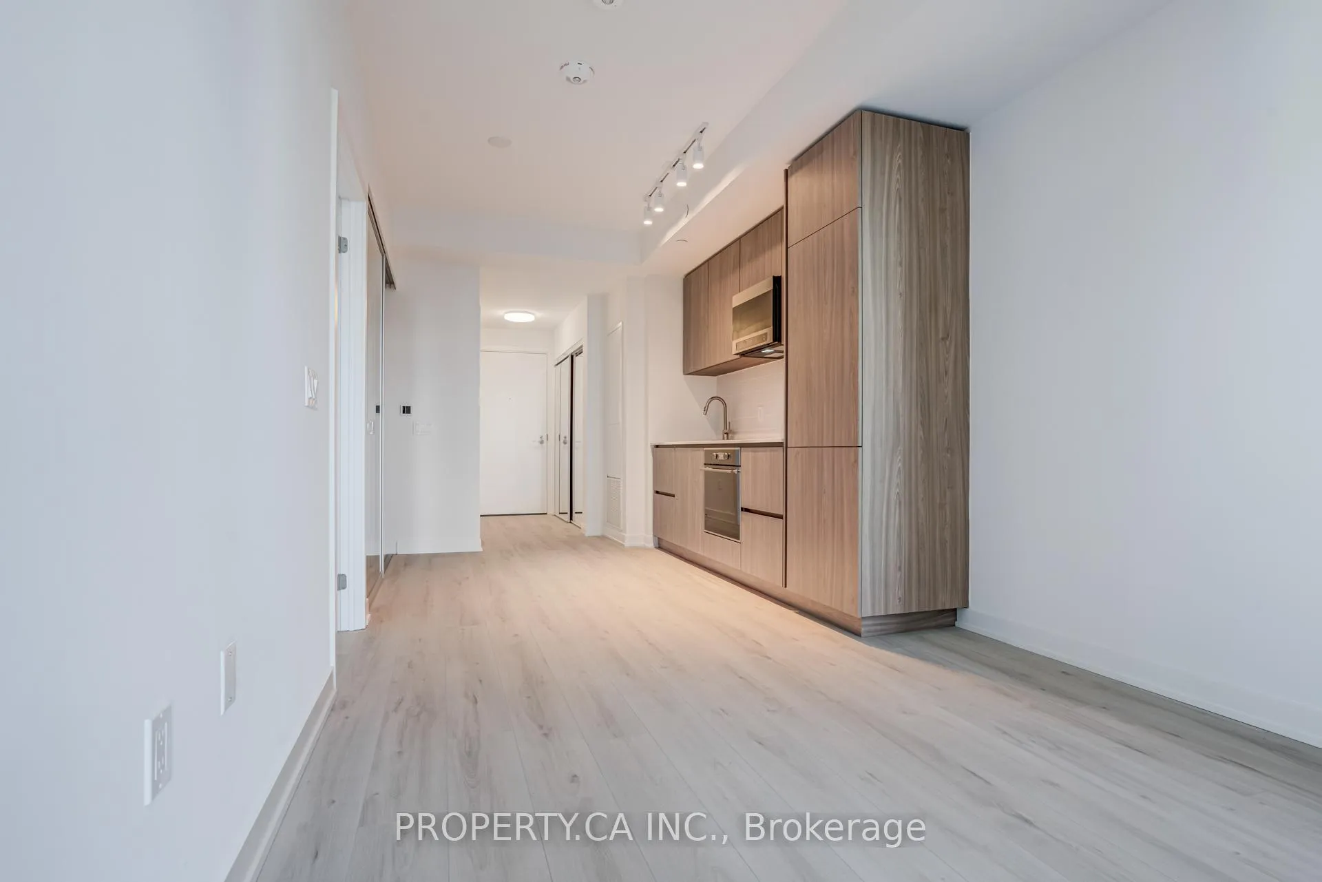 Photo 13 of Unit 2404S, 110 Broadway Avenue, Toronto, Mount Pleasant West — HOMEH