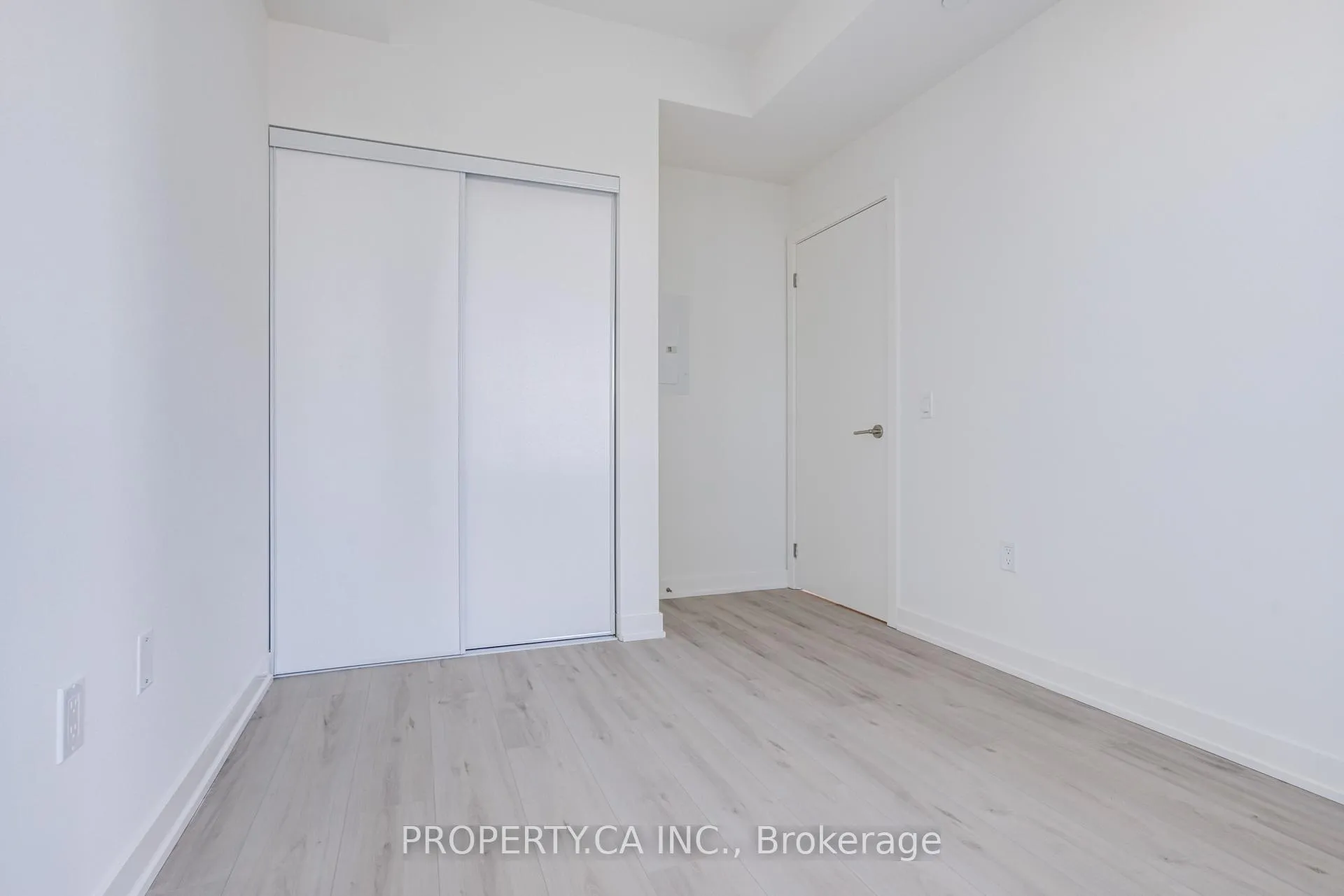 Photo 17 of Unit 2404S, 110 Broadway Avenue, Toronto, Mount Pleasant West — HOMEH