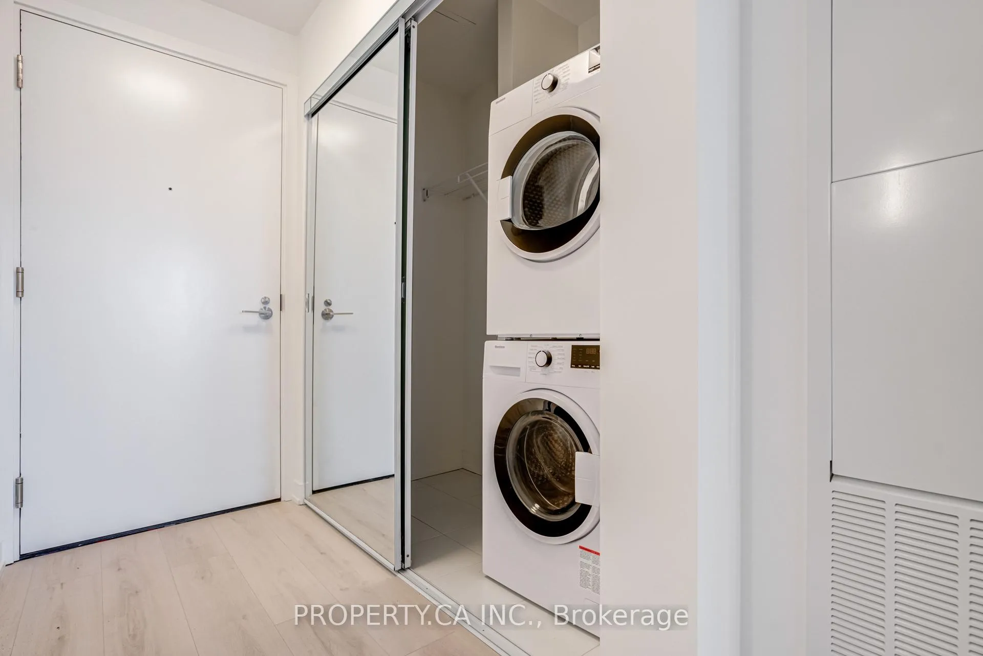Photo 22 of Unit 2404S, 110 Broadway Avenue, Toronto, Mount Pleasant West — HOMEH