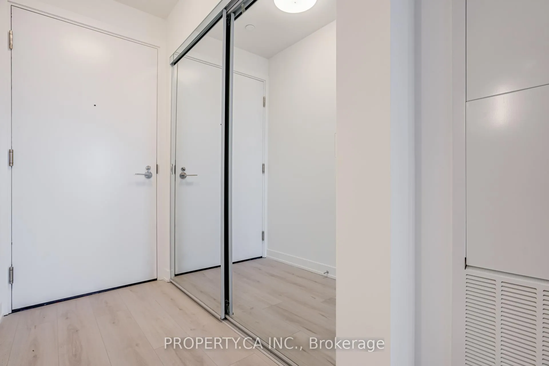 Photo 23 of Unit 2404S, 110 Broadway Avenue, Toronto, Mount Pleasant West — HOMEH