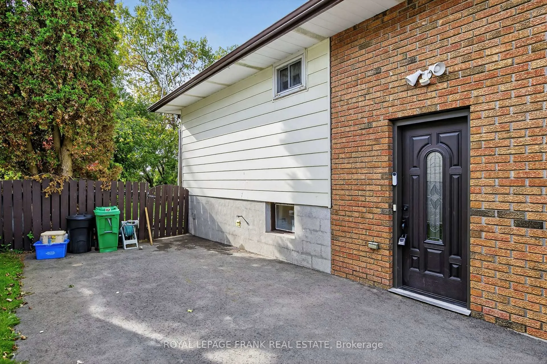 Photo 3 of 393 Southpark Drive, Peterborough, Ashburnham Ward 4 — HOMEH