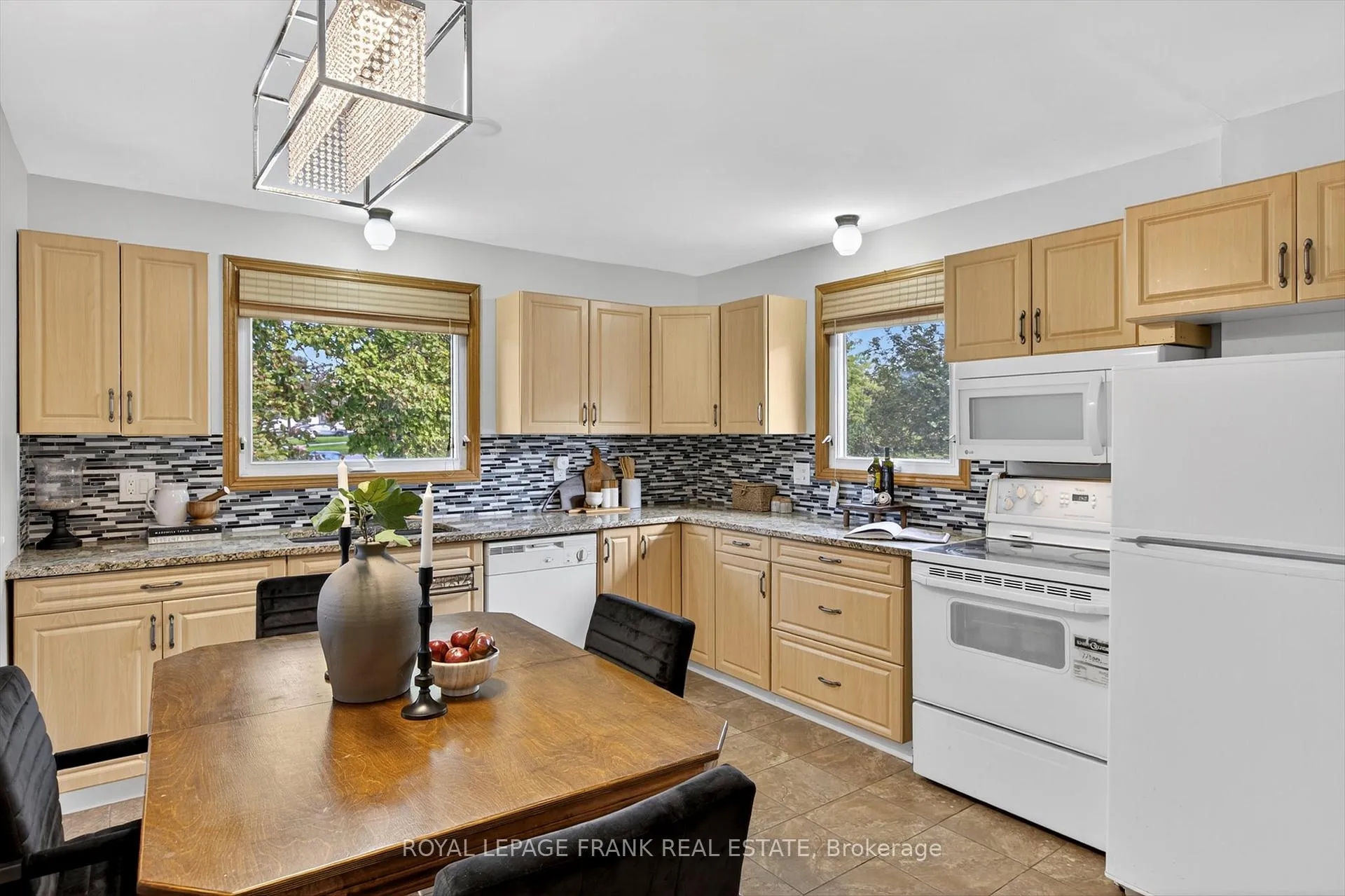 Photo 5 of 393 Southpark Drive, Peterborough, Ashburnham Ward 4 — HOMEH