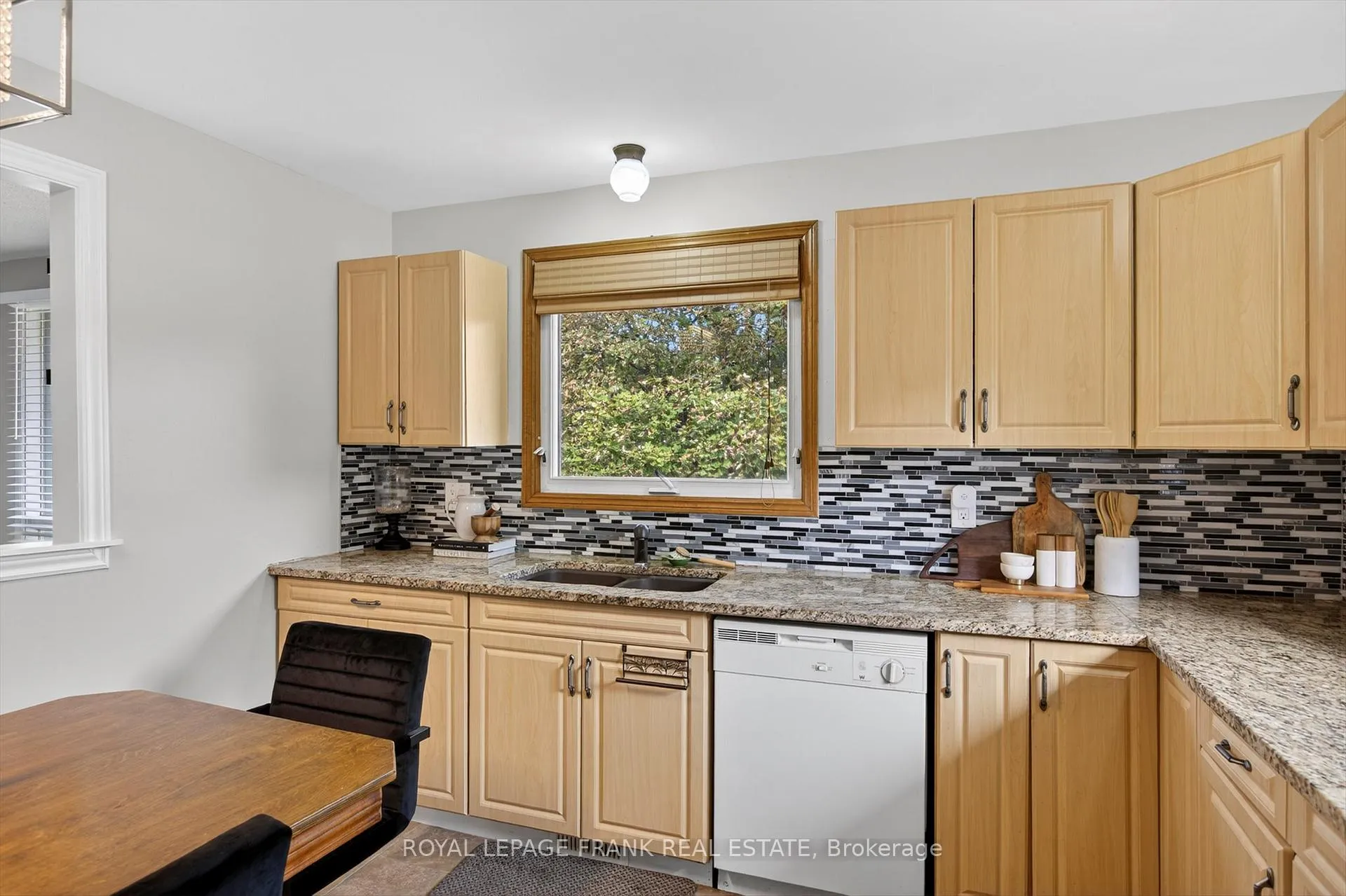 Photo 6 of 393 Southpark Drive, Peterborough, Ashburnham Ward 4 — HOMEH