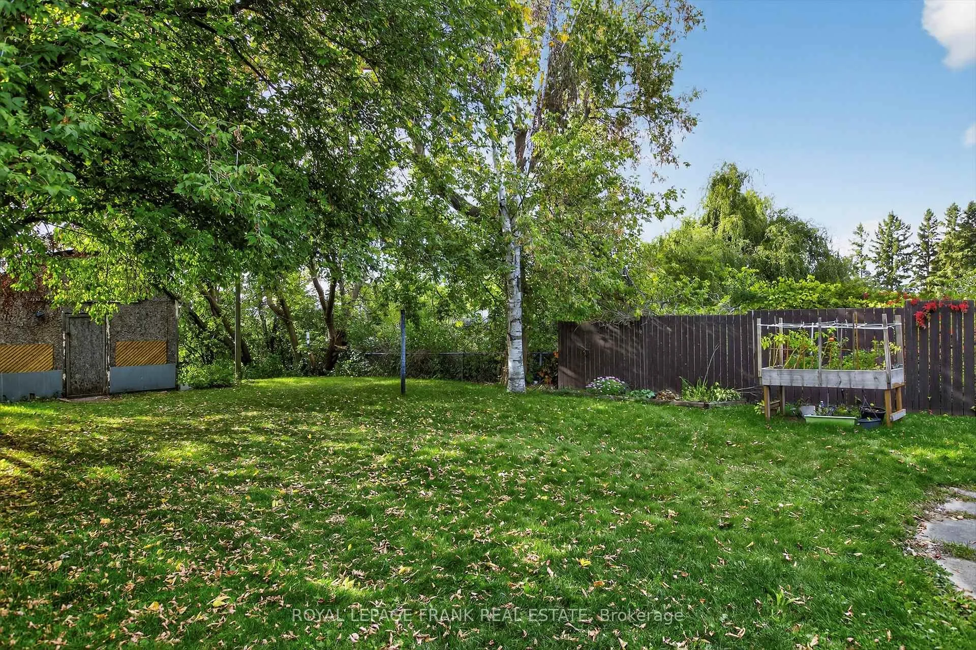 Photo 33 of 393 Southpark Drive, Peterborough, Ashburnham Ward 4 — HOMEH