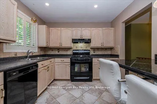 Photo 14 of 31 Lakeview Crescent, Tiny, Rural Tiny — HOMEH
