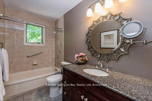 Photo 17 of 31 Lakeview Crescent, Tiny, Rural Tiny — HOMEH
