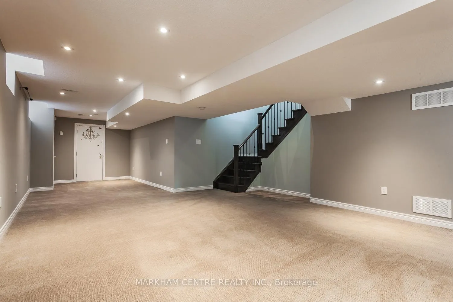 Photo 36 of 67 Chayna Crescent, Vaughan, Patterson — HOMEH