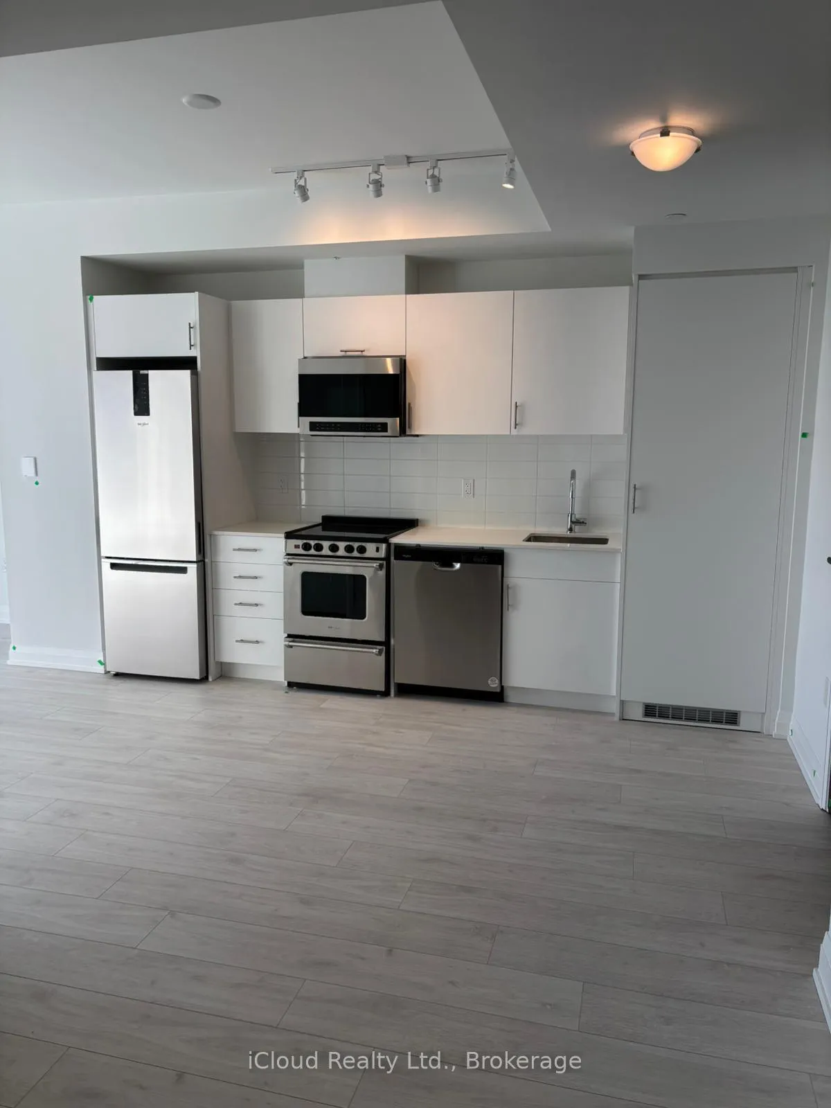 Photo 8 of Unit 708, 412 Silver Maple Road, Oakville, Joshua Meadows — HOMEH