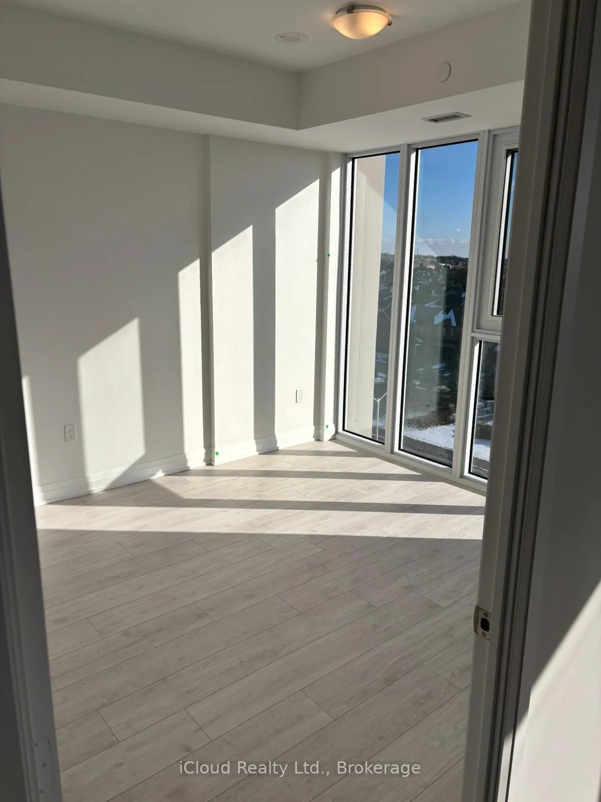 Photo 11 of Unit 708, 412 Silver Maple Road, Oakville, Joshua Meadows — HOMEH