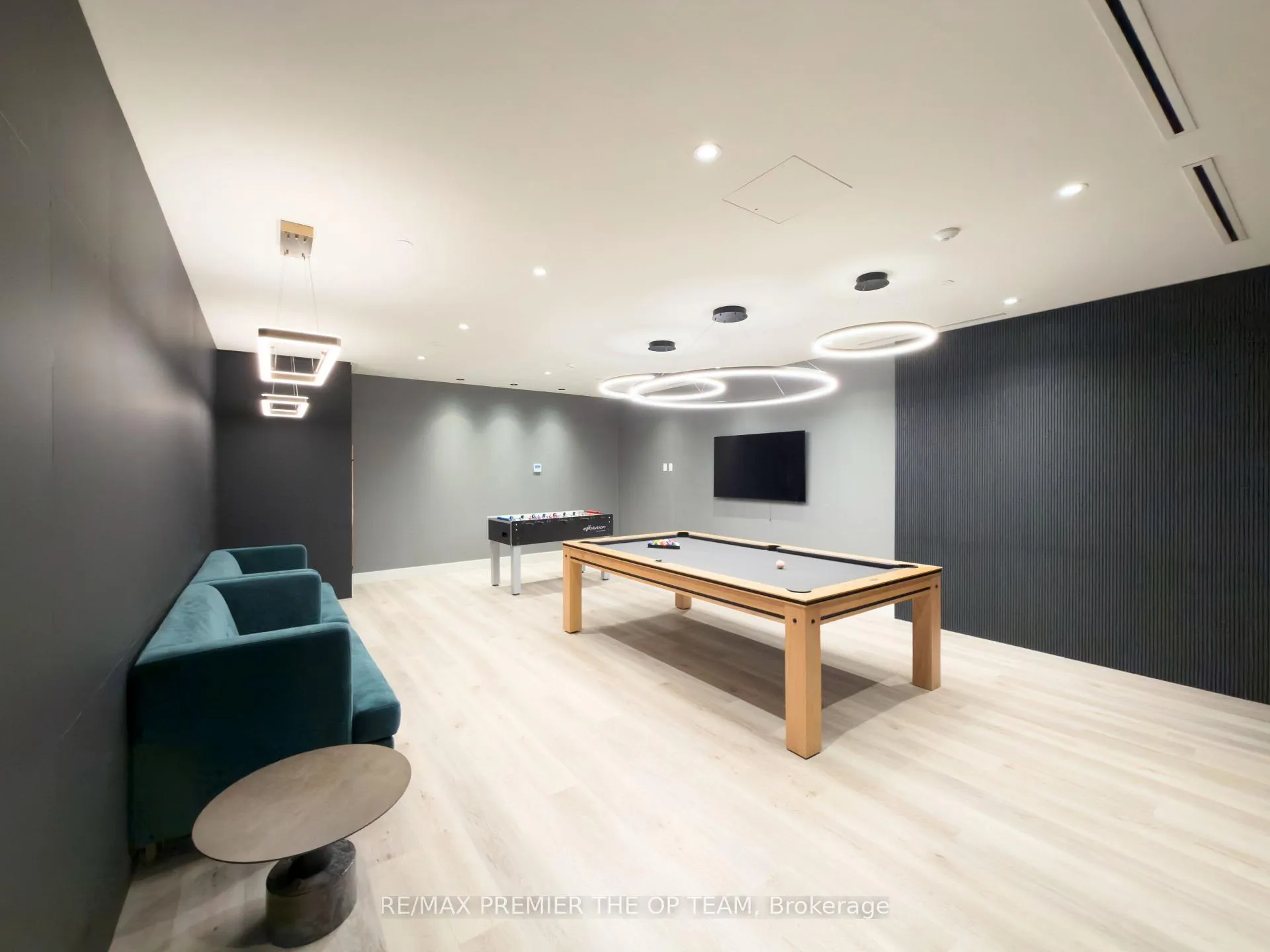 Photo 2 of Unit 403, 30 Upper Mall Way, Vaughan, Brownridge — HOMEH
