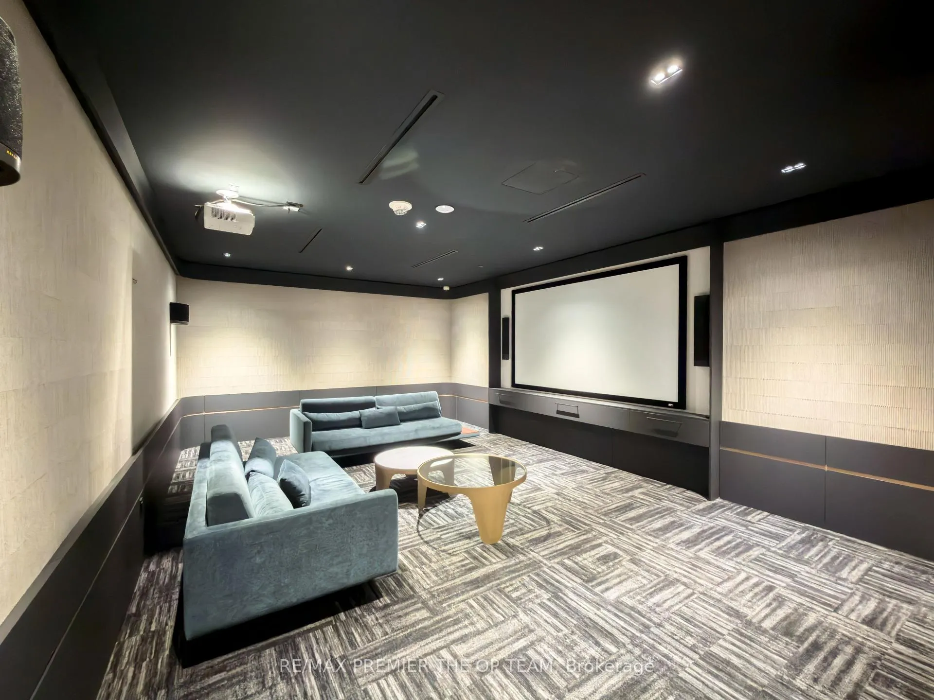Photo 3 of Unit 403, 30 Upper Mall Way, Vaughan, Brownridge — HOMEH